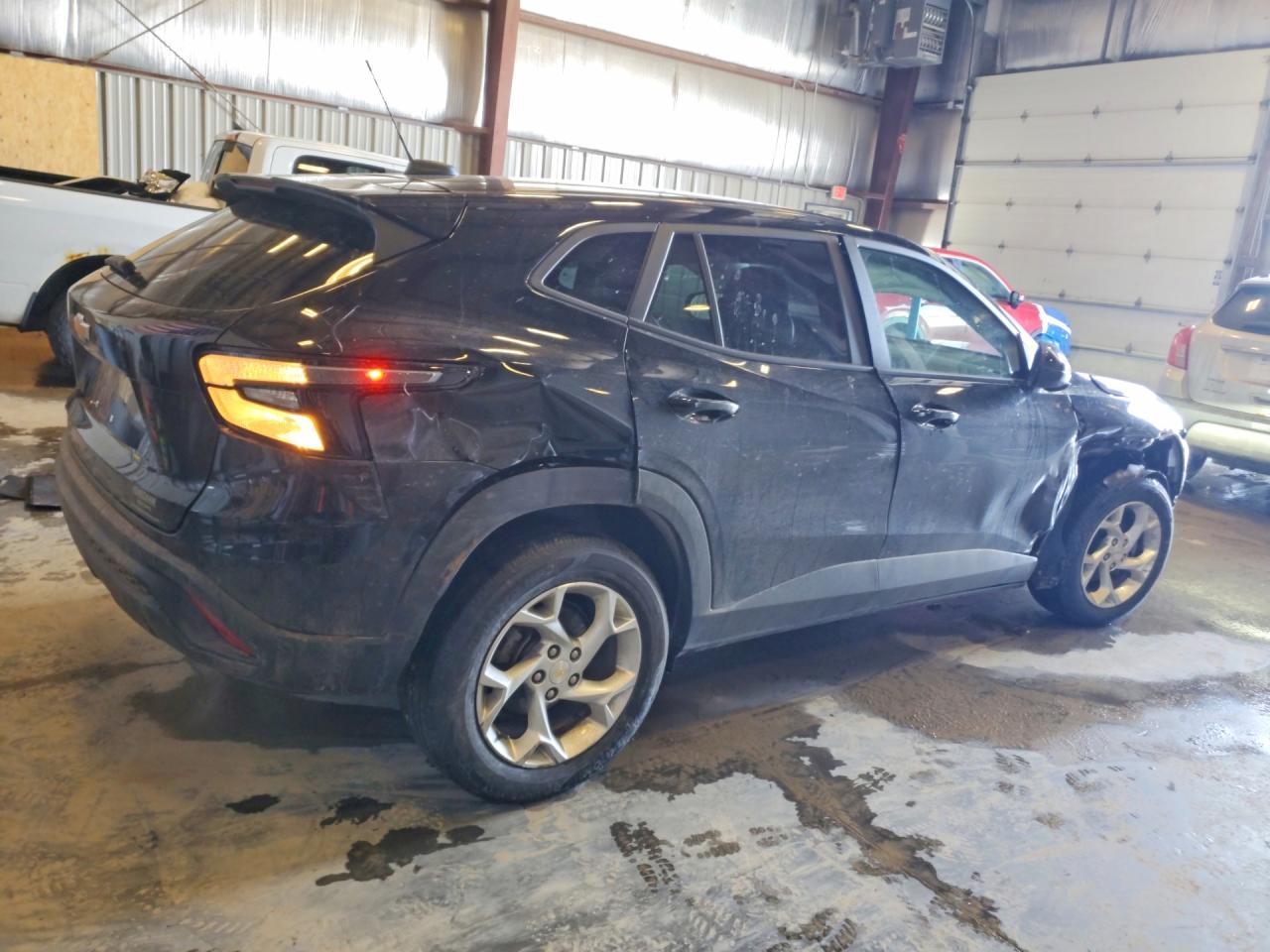 2024 Chevrolet Trax Ls - Фото 3