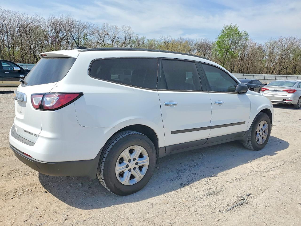 2016 Chevrolet Traverse Ls - Фото 3