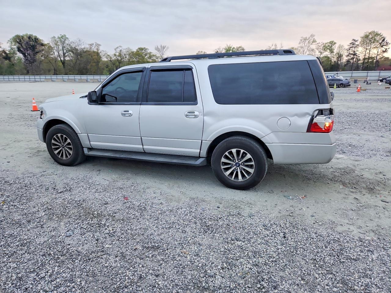2015 Ford Expedition El Xlt - Image 2