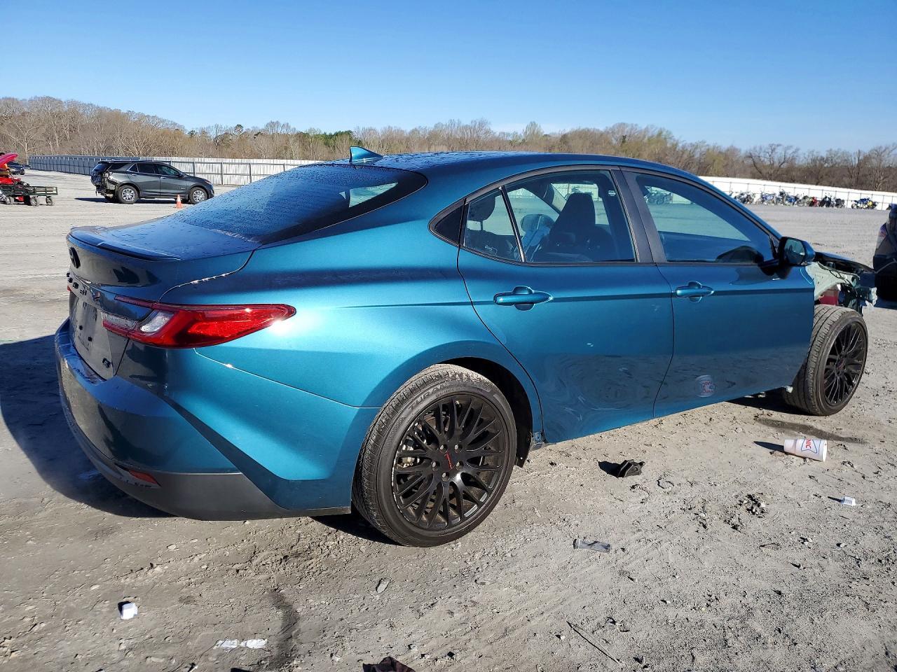 2025 Toyota Camry Le - Фото 3