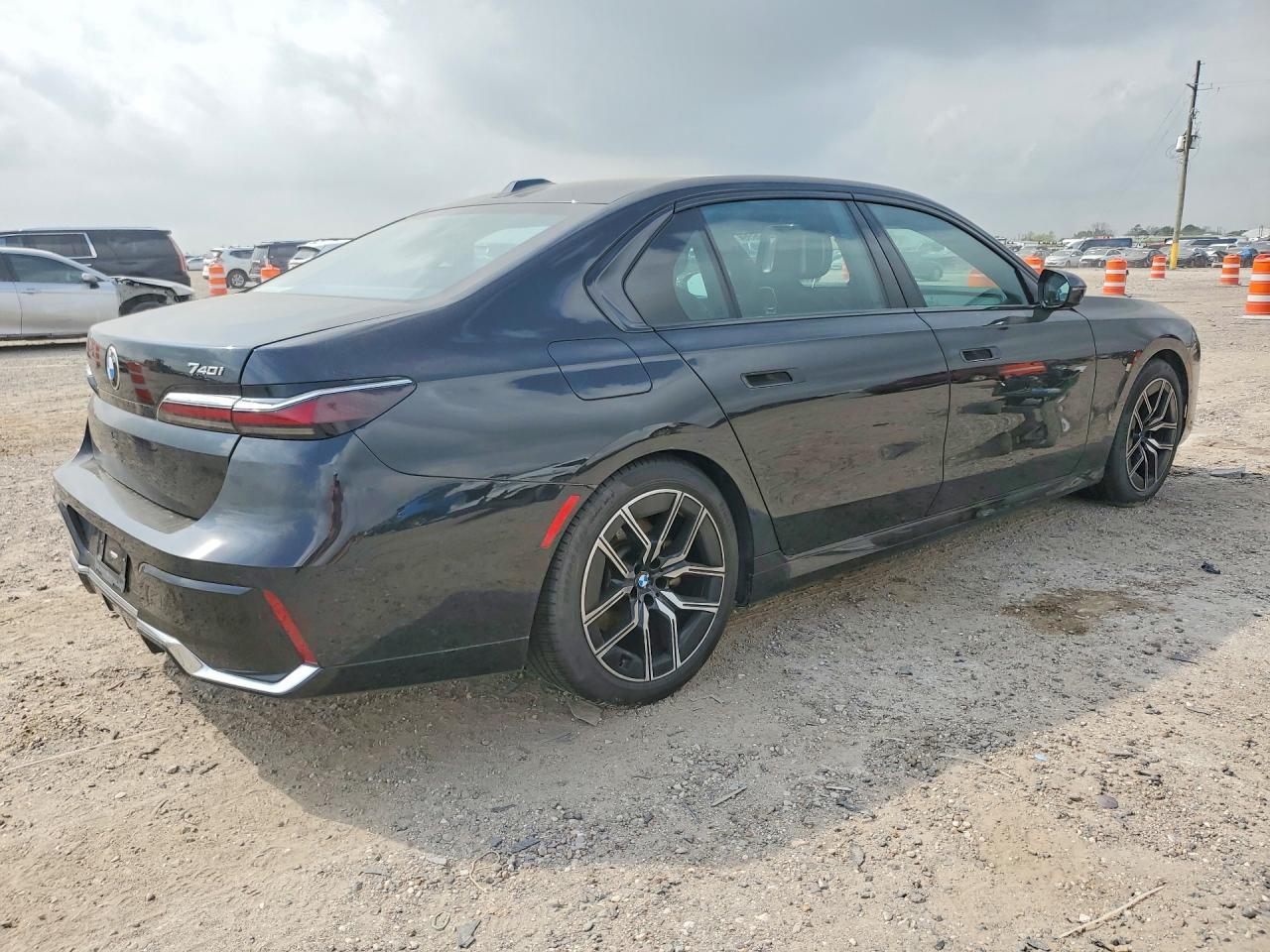 2023 BMW 740 I - Фото 3