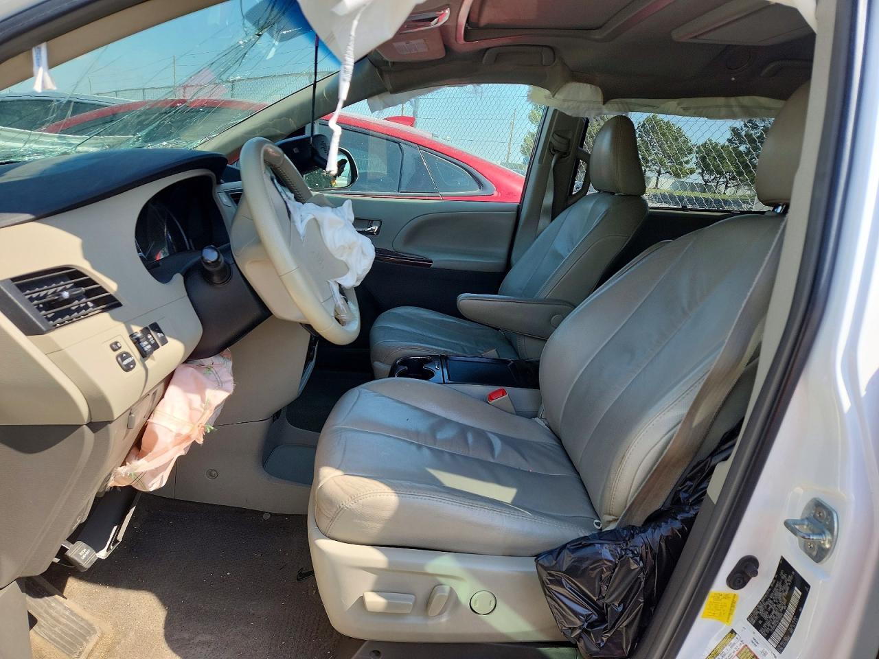 2011 Toyota Sienna Xle 8-Passenger - Фото 7