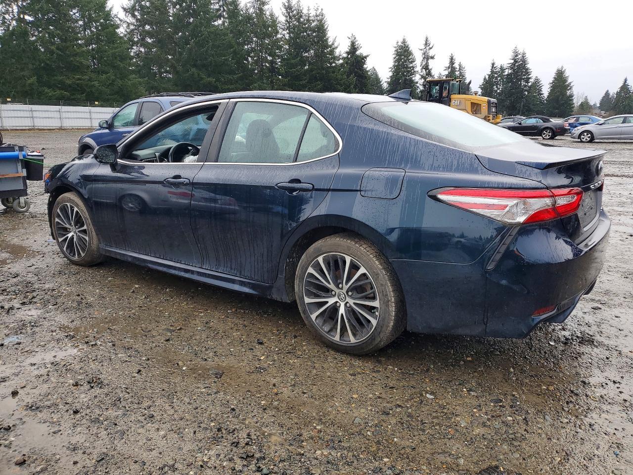 2019 Toyota Camry Se - Фото 2
