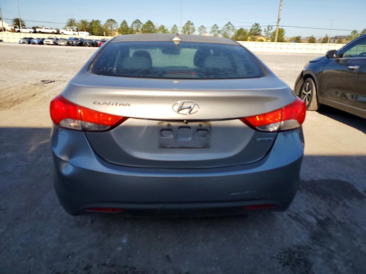 2012 Hyundai Elantra Limited - Image 6