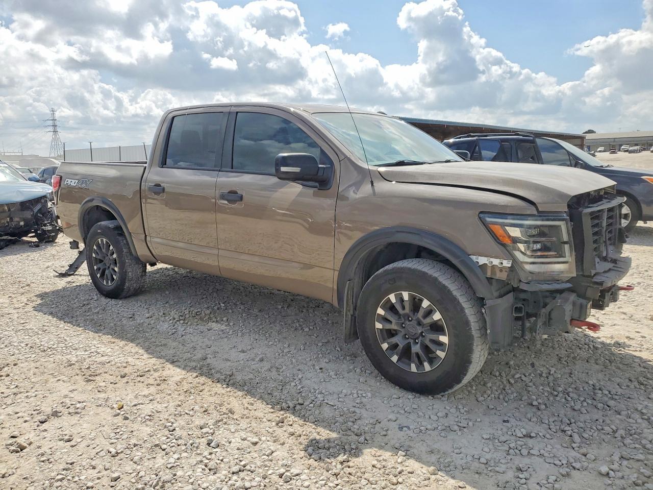 2021 Nissan Titan Pro-4X - Фото 4