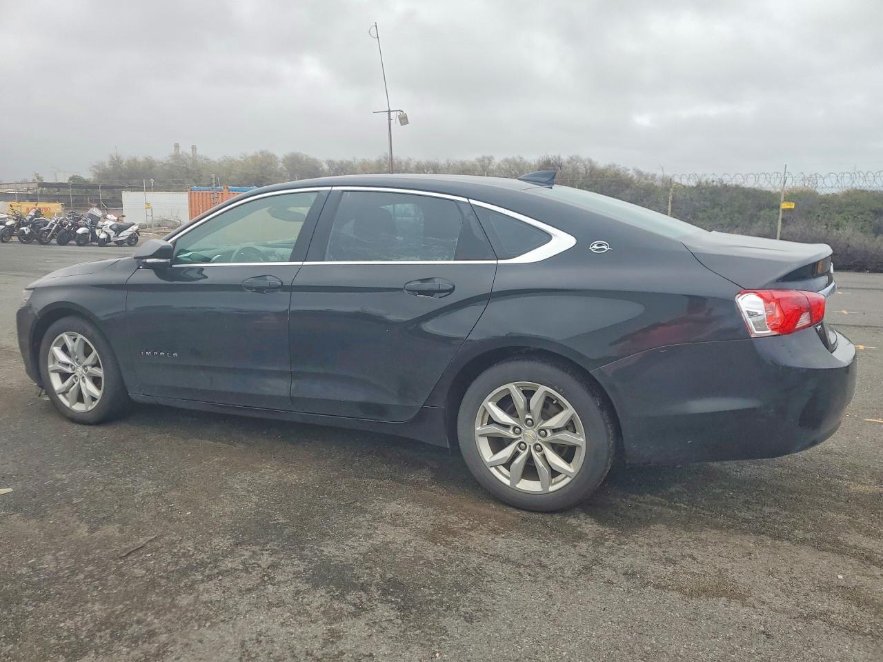 2017 Chevrolet Impala Lt - Фото 2