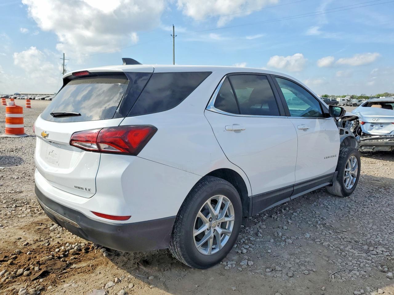 2022 Chevrolet Equinox Lt - Фото 3