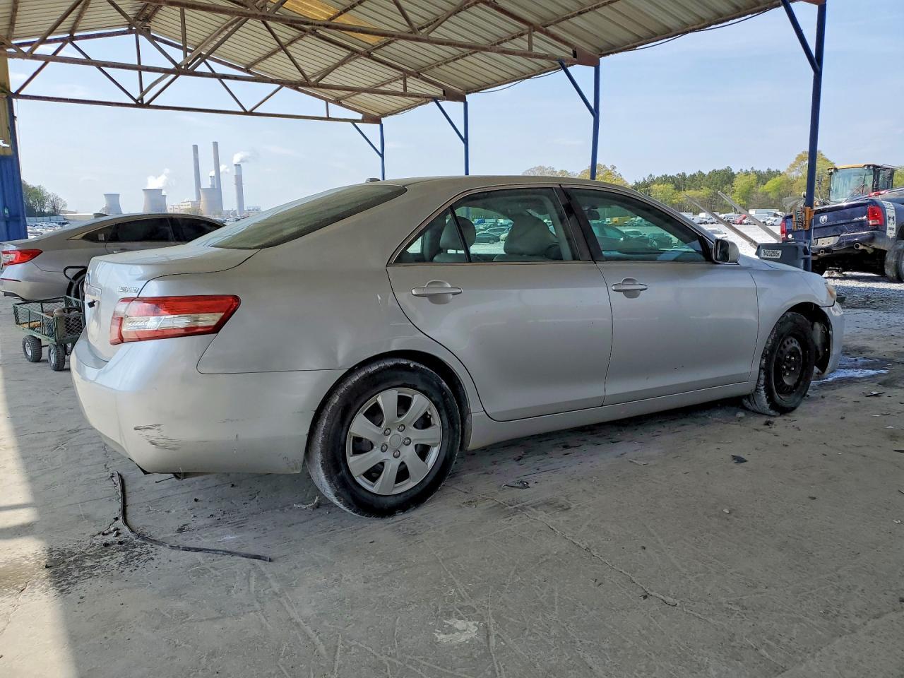 2010 Toyota Camry Le - Image 3