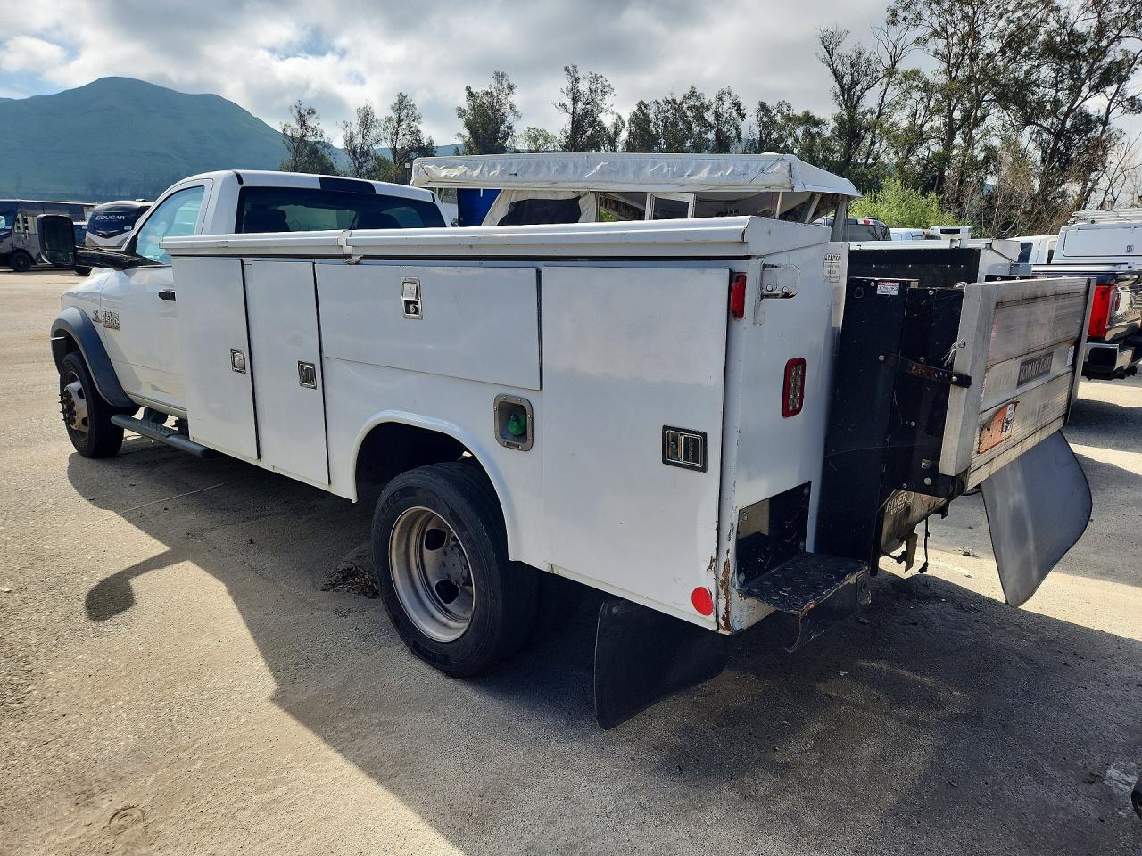 2018 Ram 4500 Utility ** Cln Title * Pri Fleet ** - Image 2