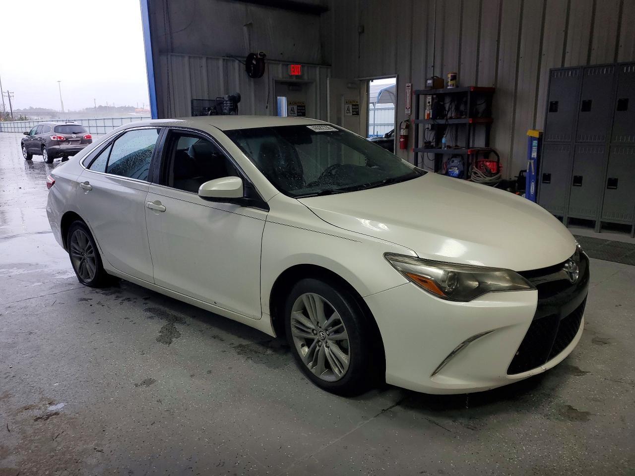 2015 Toyota Camry Le - Image 4