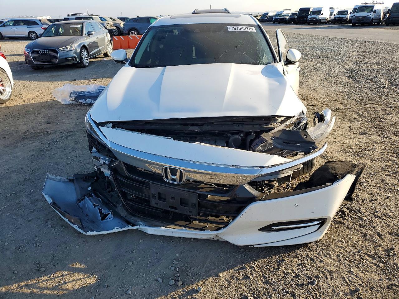 2018 Honda Accord Touring Hybrid - Image 5