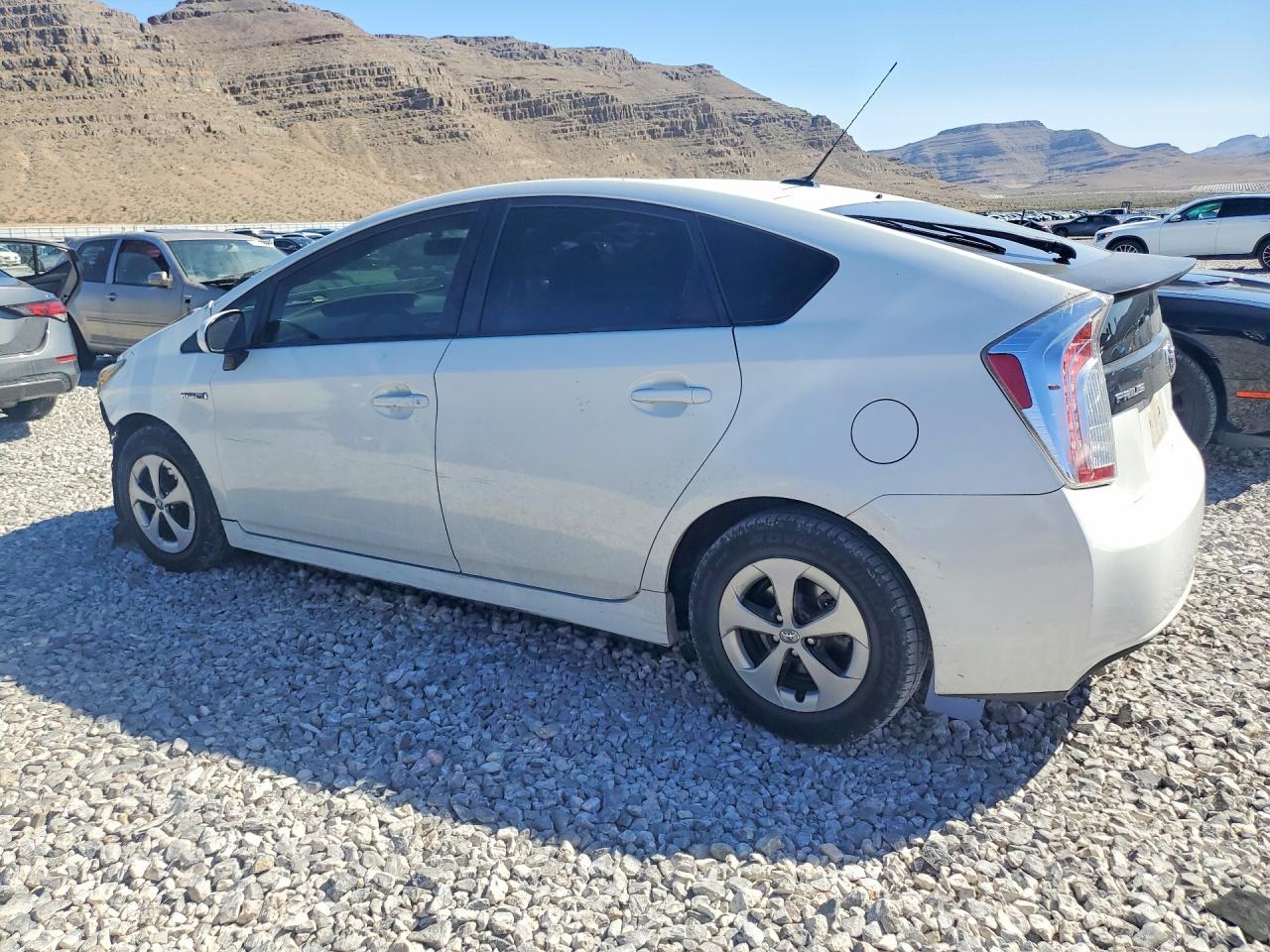 2014 Toyota Prius Three - Фото 2