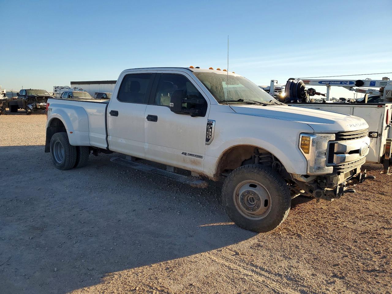 2019 Ford F350 Super Duty - Image 4