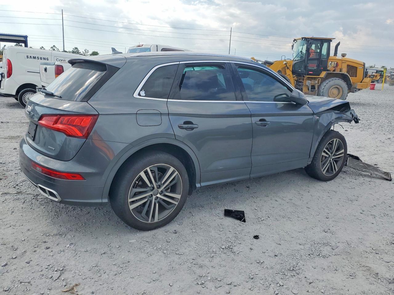 2020 Audi Q5 E Premium Plus - Фото 3