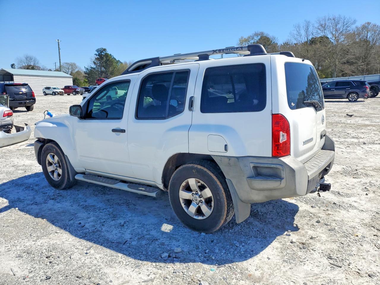 2010 Nissan Xterra X - Image 2