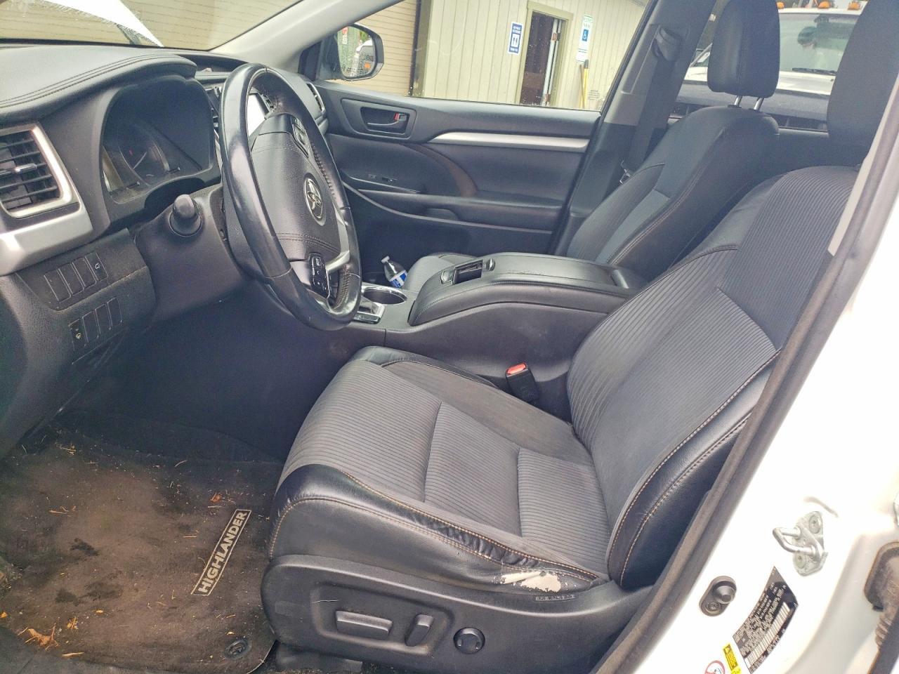 2016 Toyota Highlander Le Plus - Image 7