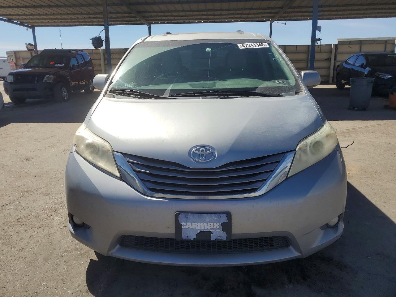 2016 Toyota Sienna Xle 8-Passenger - Image 5