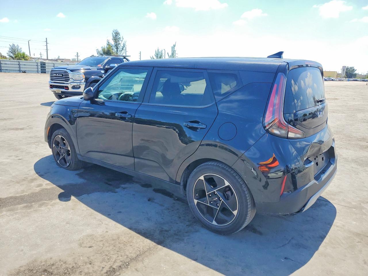 2023 Kia Soul Ex - Image 2