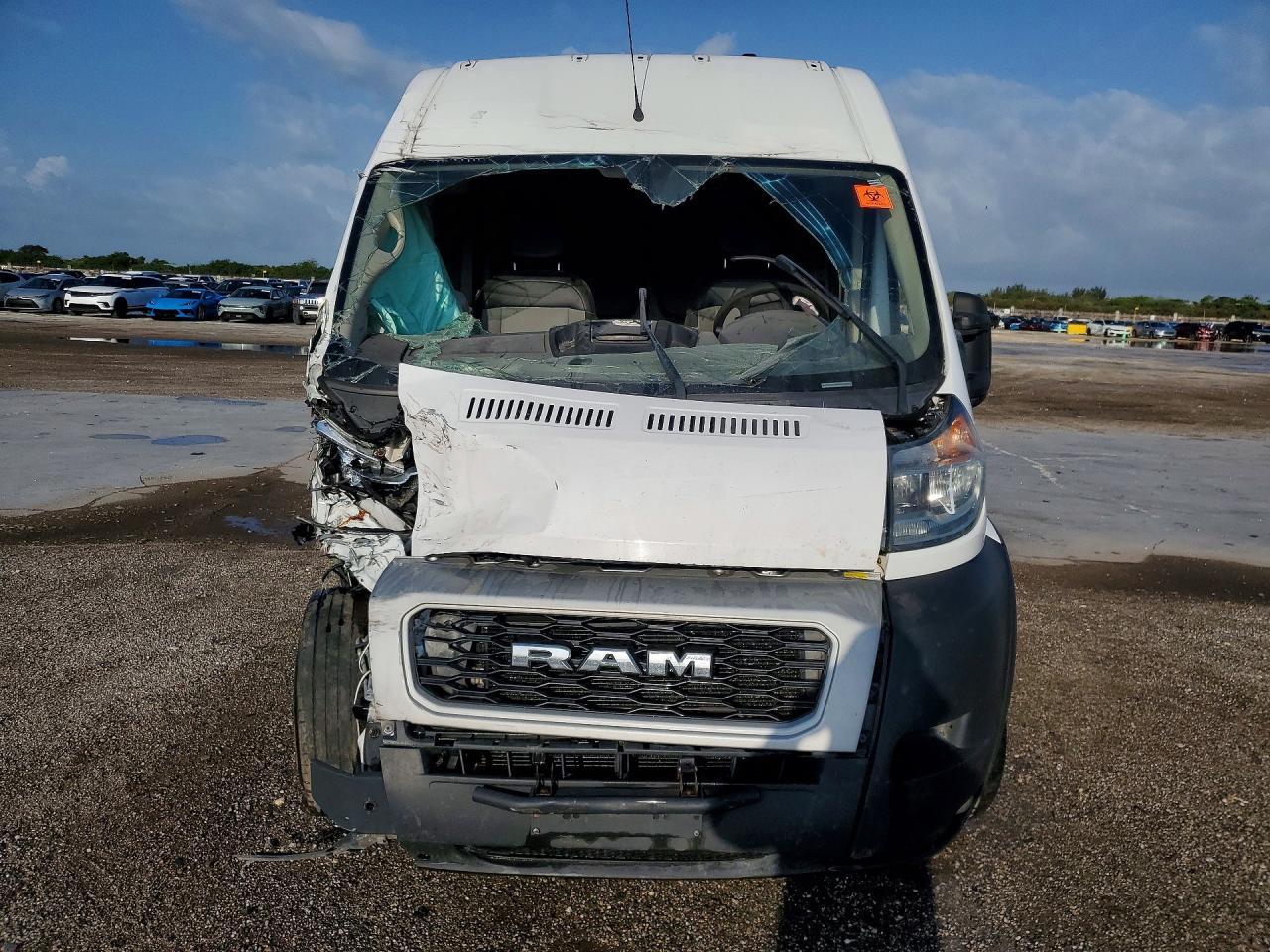 2019 Ram Promaster 3500 Delivery Van - Фото 5