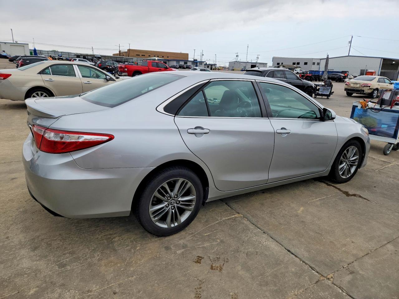 2017 Toyota Camry Se - Image 3