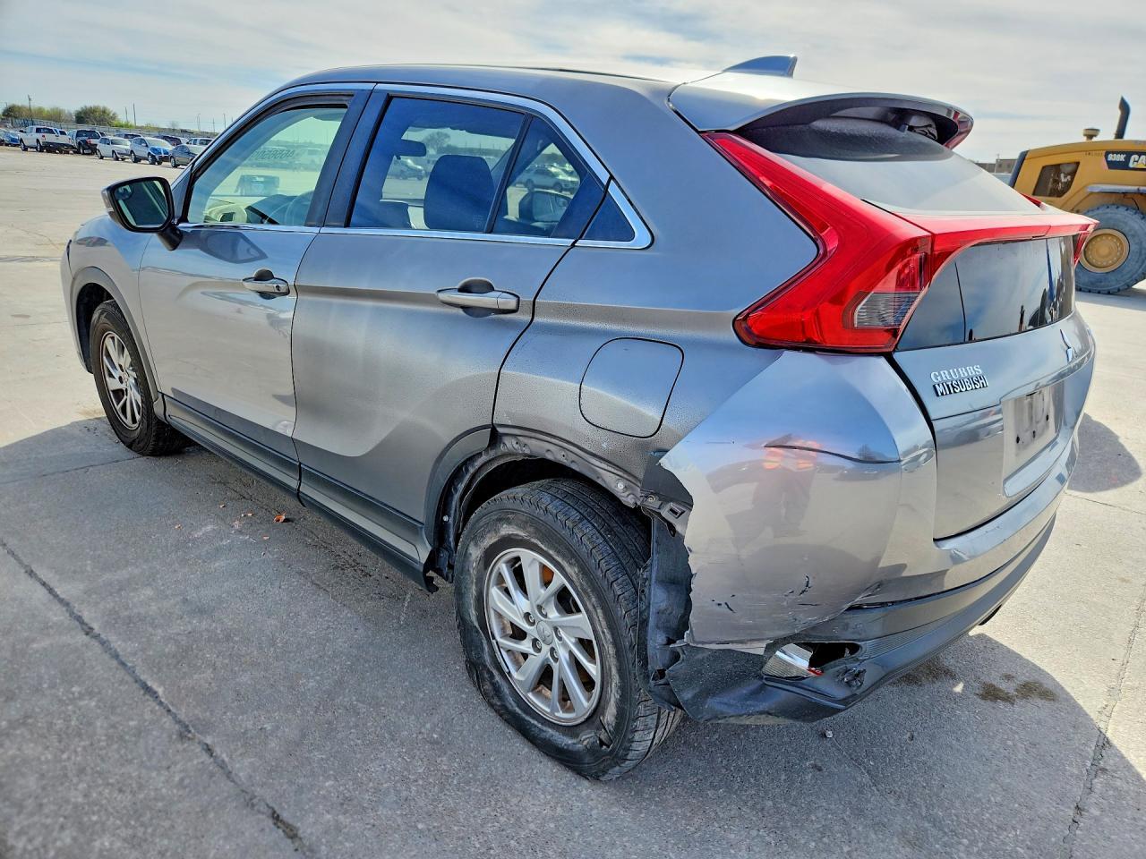 2019 Mitsubishi Eclipse Cross Es - Image 2