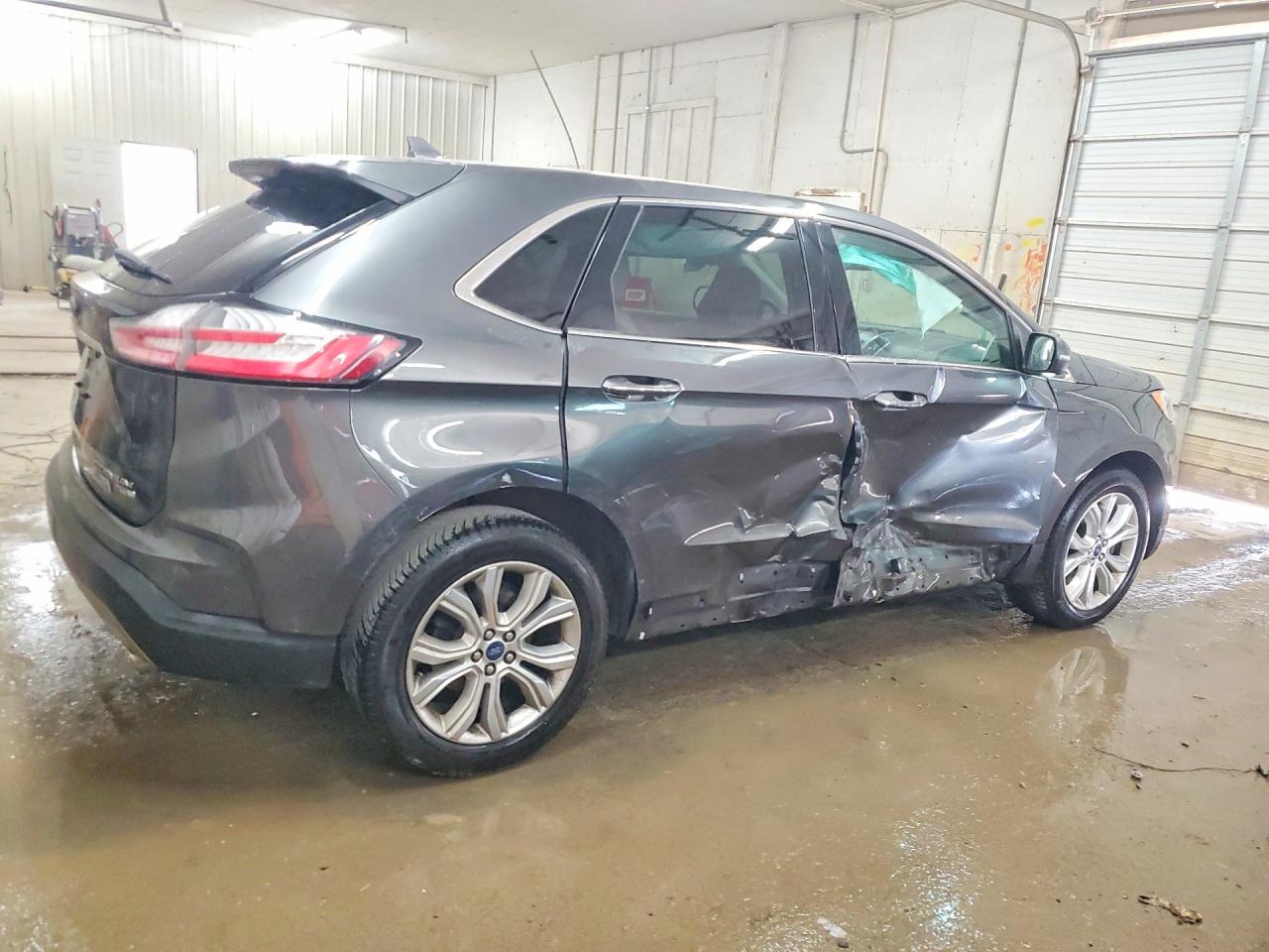 2020 Ford Edge Titanium - Image 3