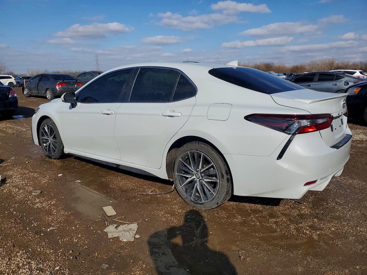 2024 Toyota Camry Se - Image 2