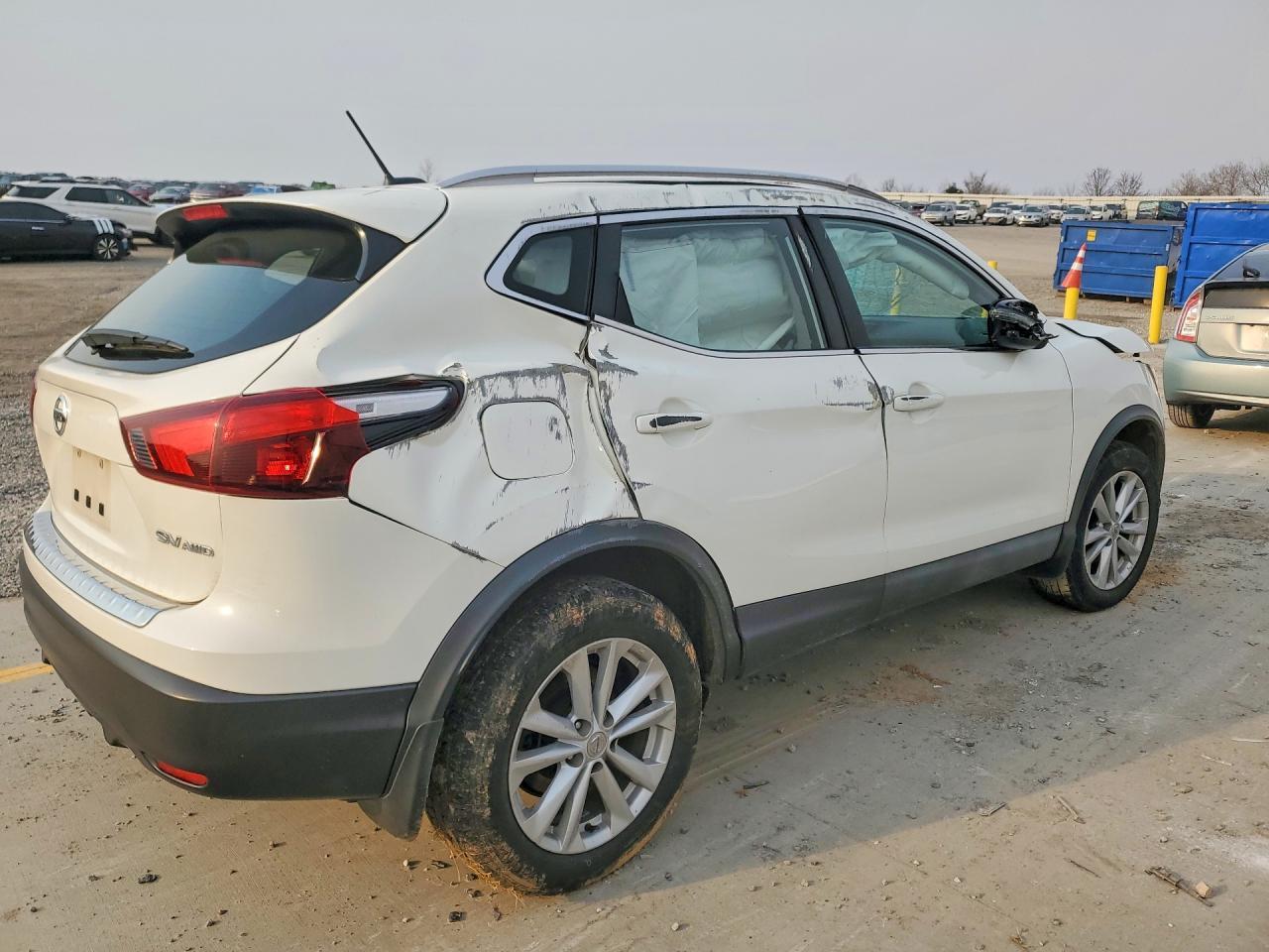 2017 Nissan Rogue Sport Sv - Image 3