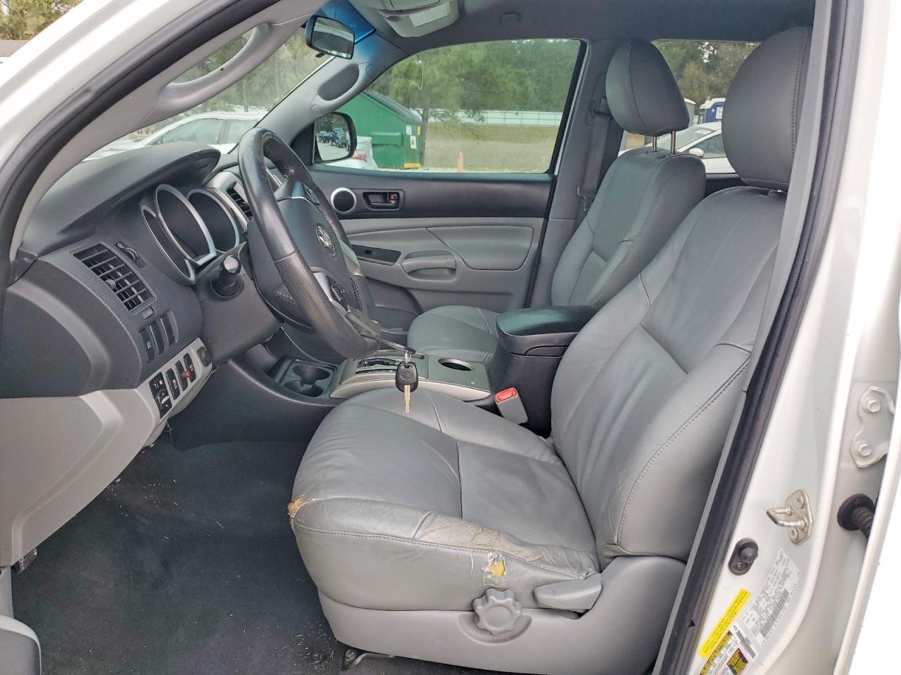 2015 Toyota Tacoma V6 - Image 7