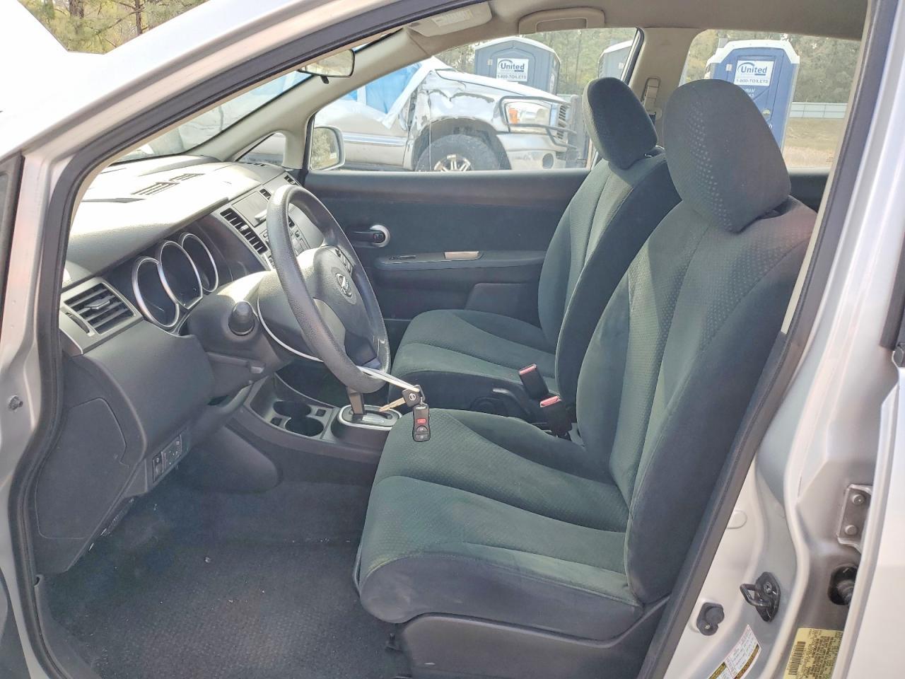 2011 Nissan Versa 1.8 S - Фото 7