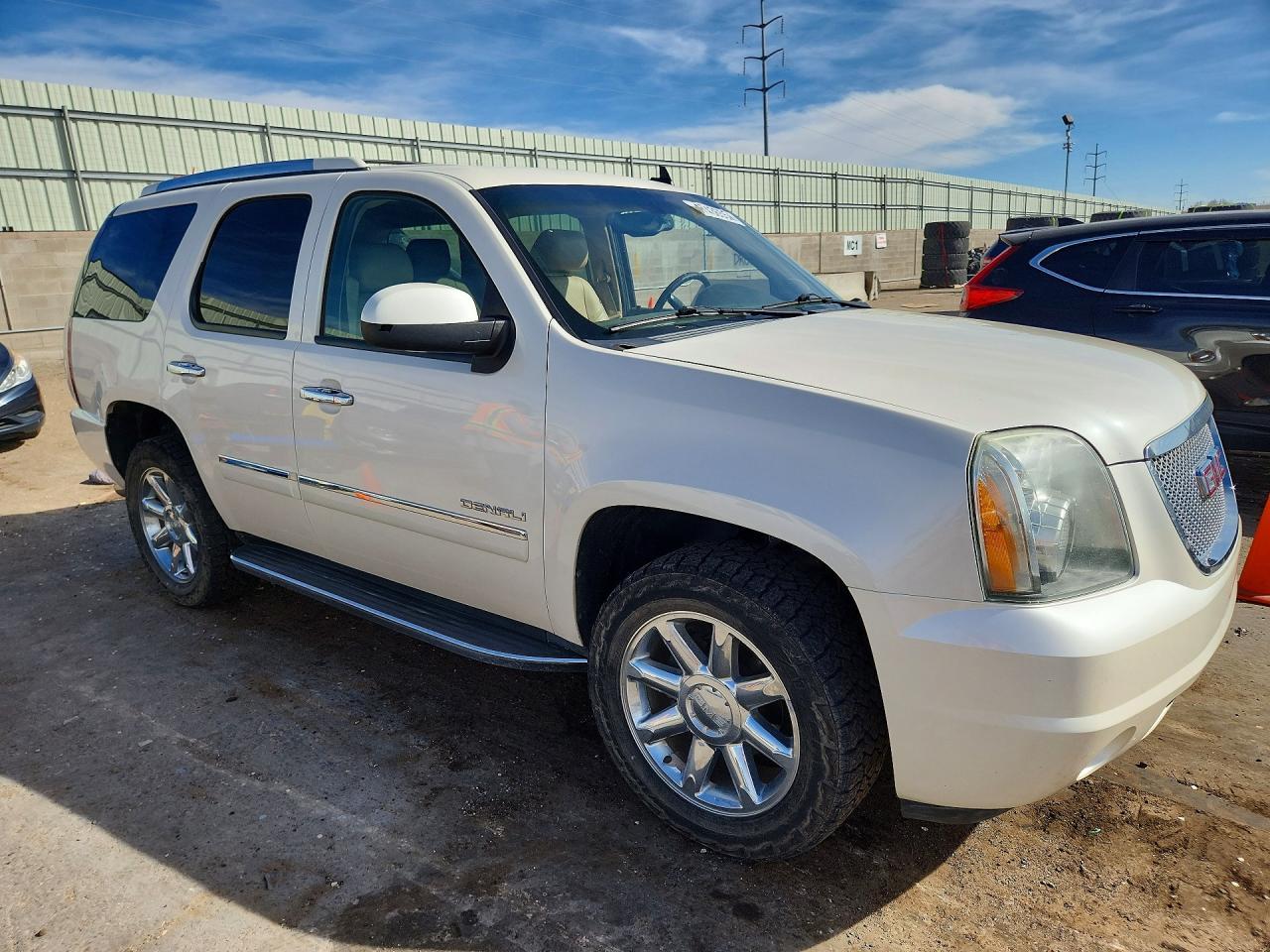 2013 GMC Yukon Denali - Image 4