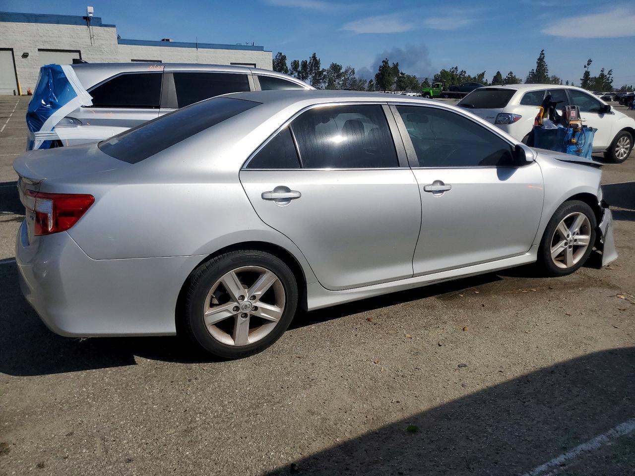 2014 Toyota Camry Se - Image 3