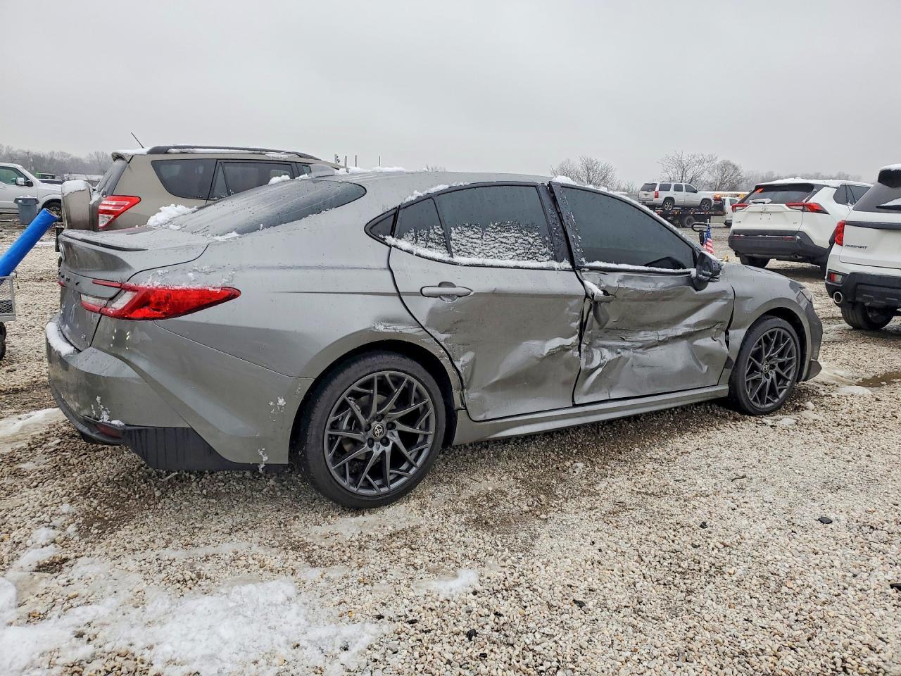 2025 Toyota Camry Se - Фото 3