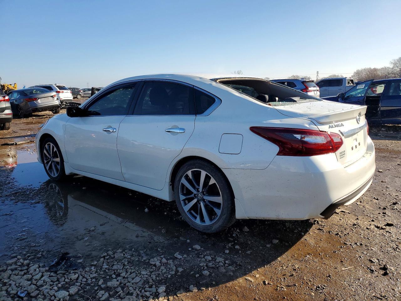 2017 Nissan Altima 2.5 Sr - Image 2