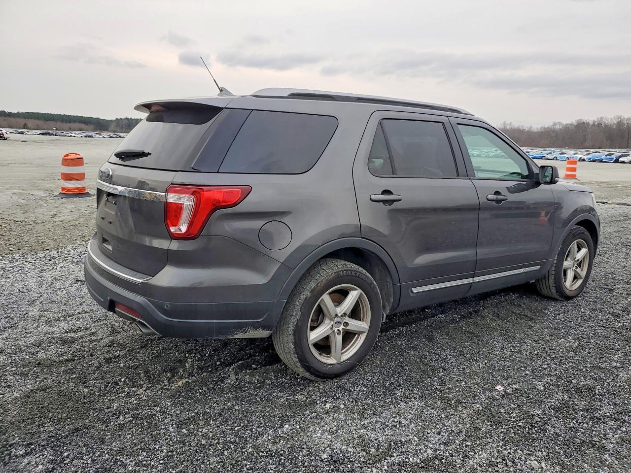 2018 Ford Explorer Xlt - Фото 3