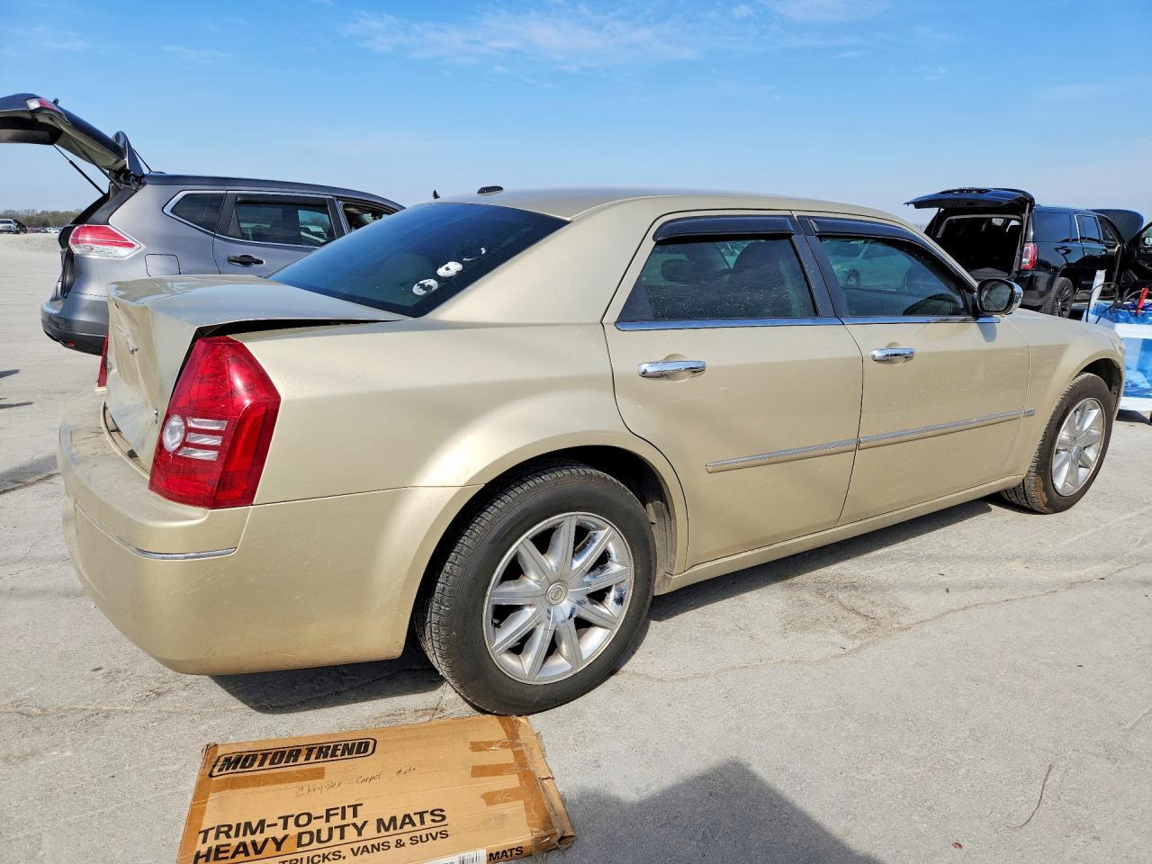 2010 Chrysler 300 Touring - Фото 3