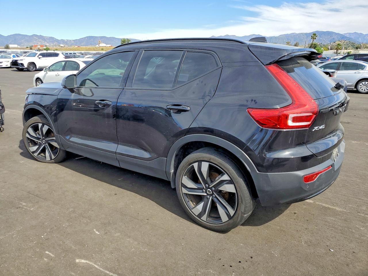 2024 Volvo Xc40 Plus - Image 2
