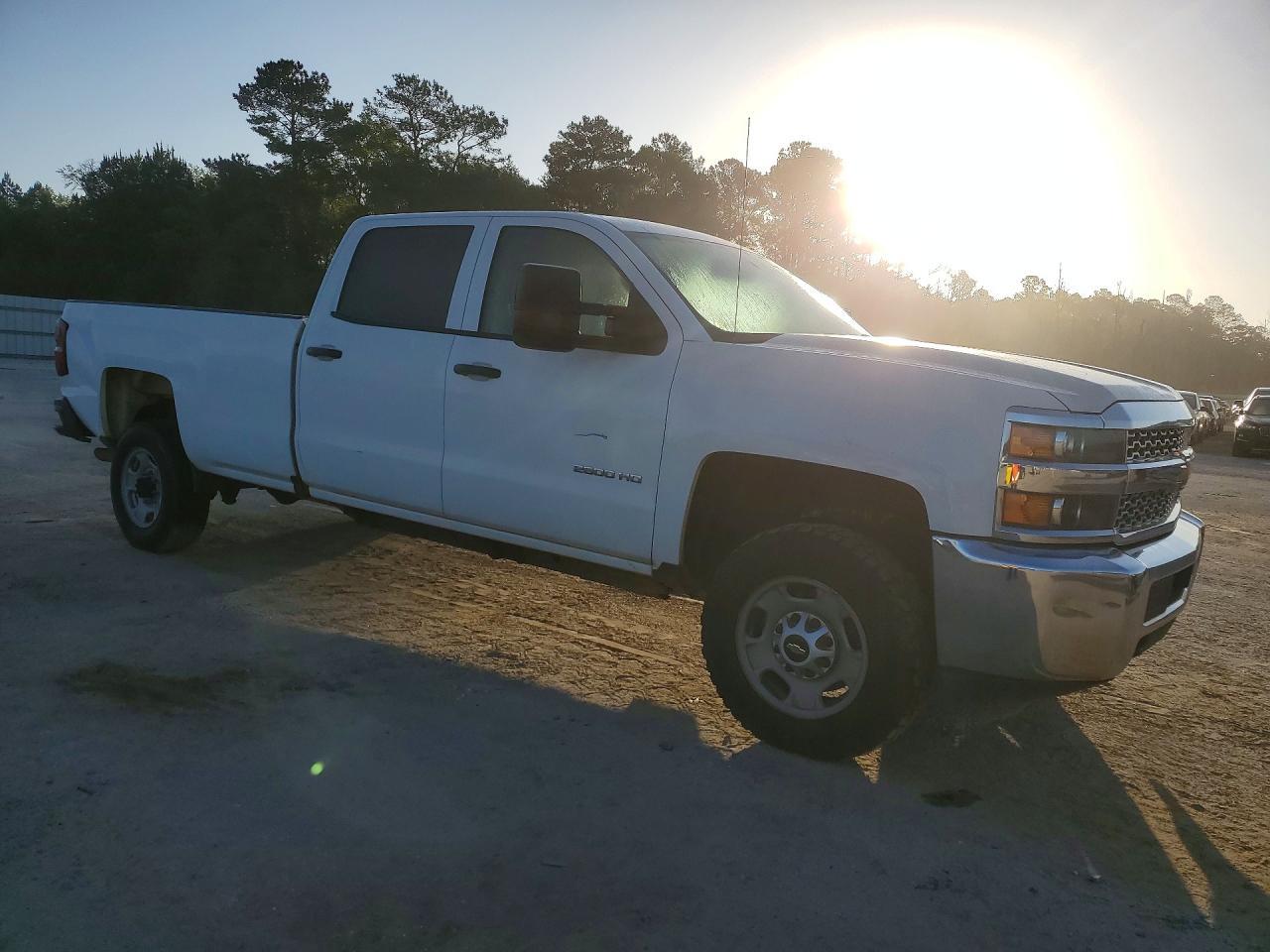 2019 Chevrolet Silverado C2500 Heavy Duty - Image 4