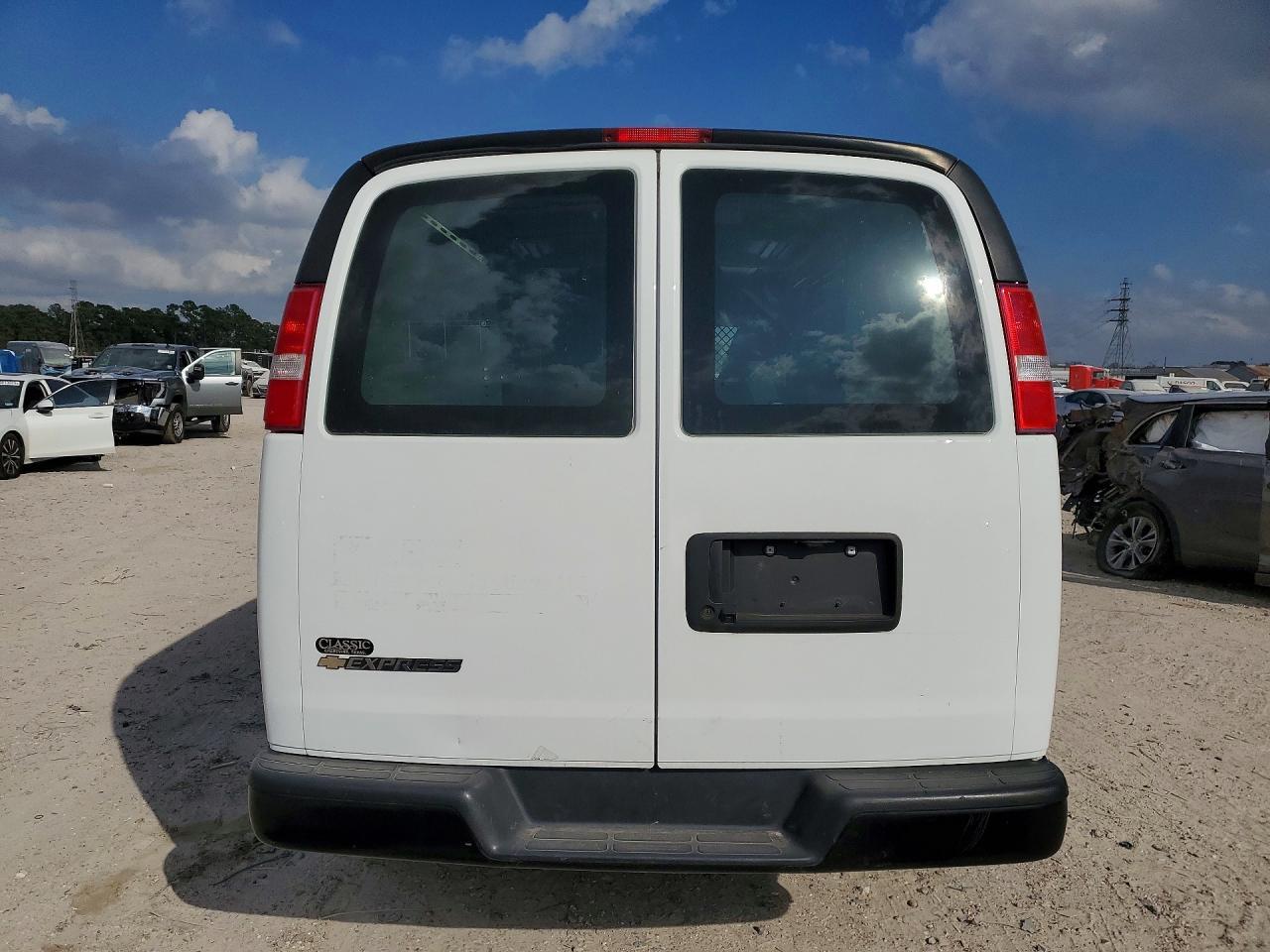 2023 Chevrolet Express G - Фото 6