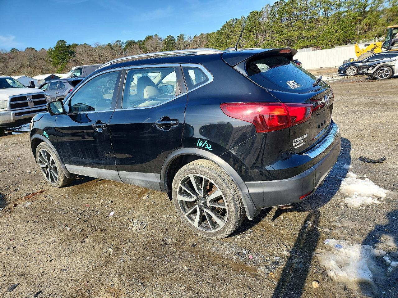 2017 Nissan Rogue Sport - Image 2