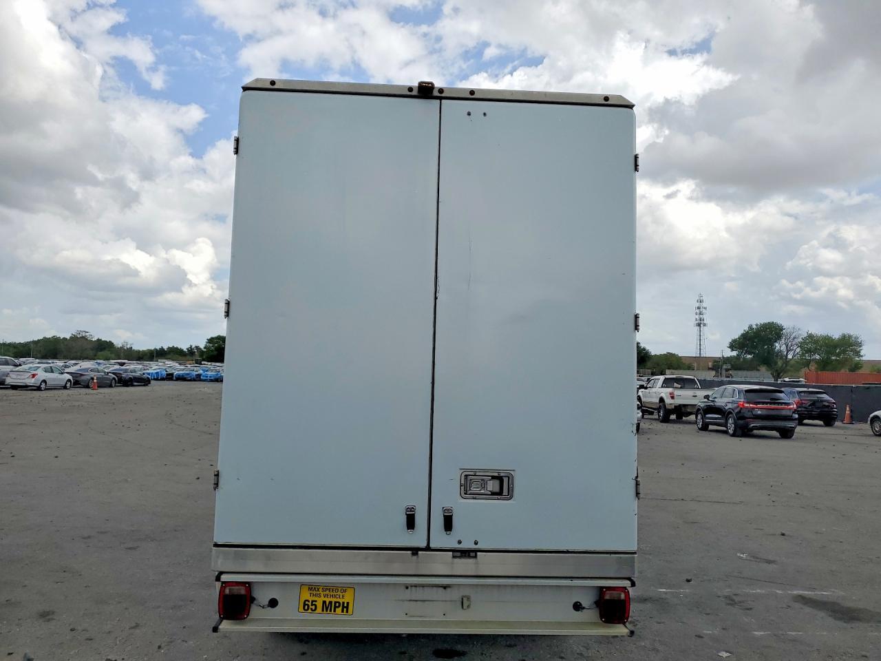 2020 Ford Transit Delivery Truck - Image 6