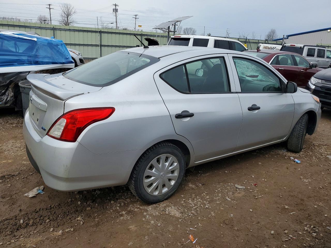 2015 Nissan Versa 1.6 S Plus - Image 3