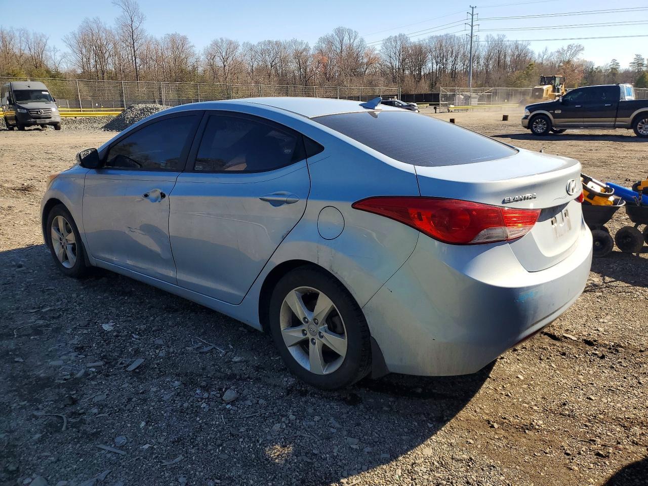 2011 Hyundai Elentra - Фото 2