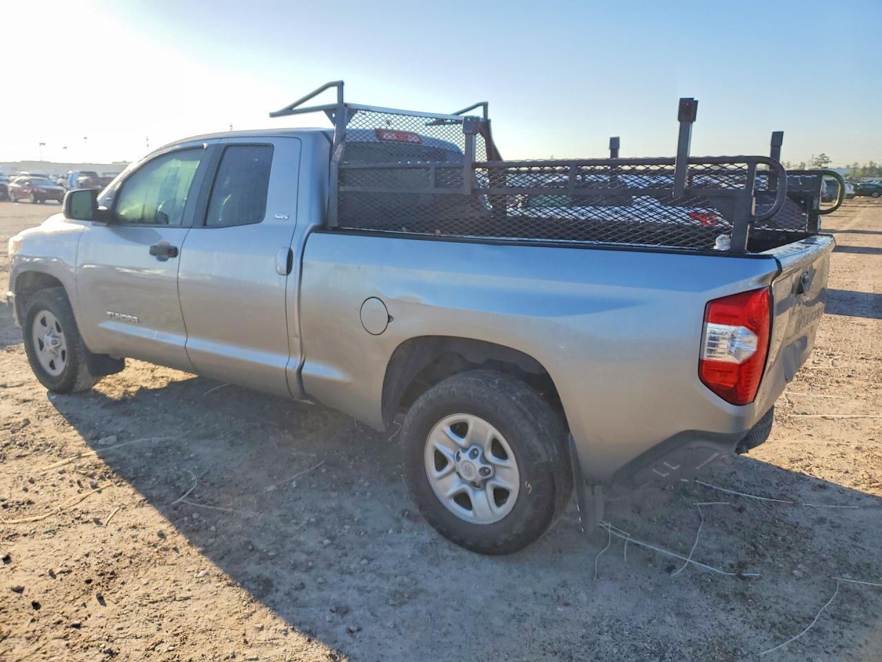 2017 Toyota Tundra Sr5 - Image 2
