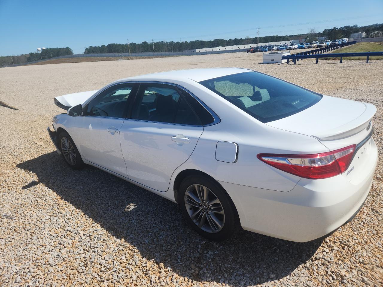 2016 Toyota Camry Se - Фото 2