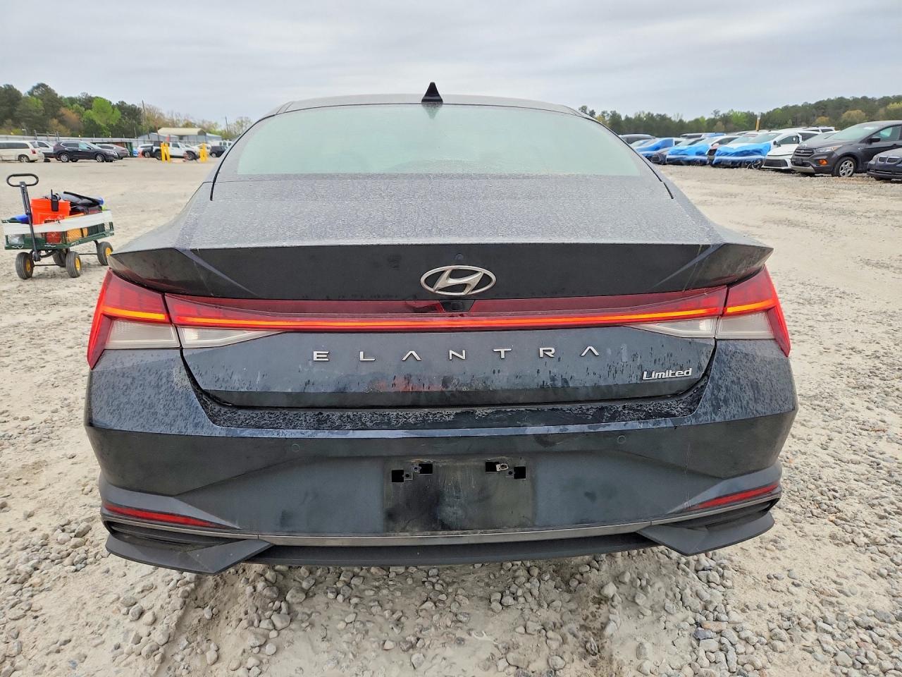 2023 Hyundai Elantra Limited - Image 6