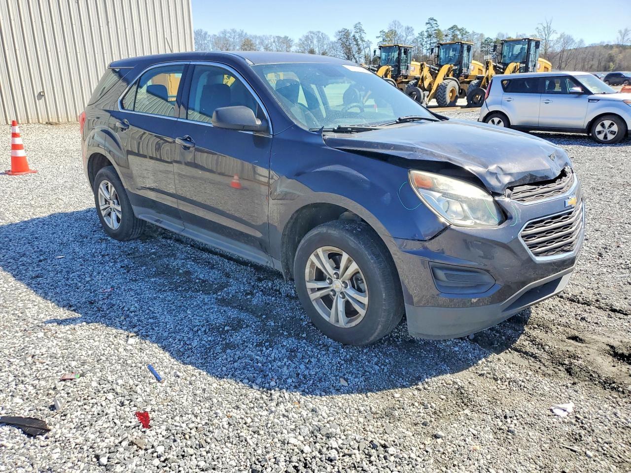2016 Chevrolet Equinox Ls - Image 4