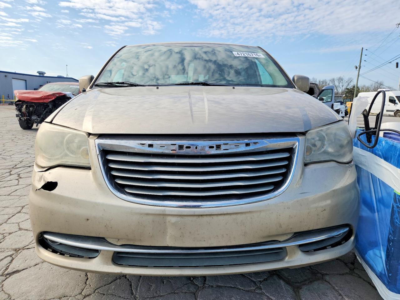 2012 Chrysler Town & Country Touring L - Фото 5