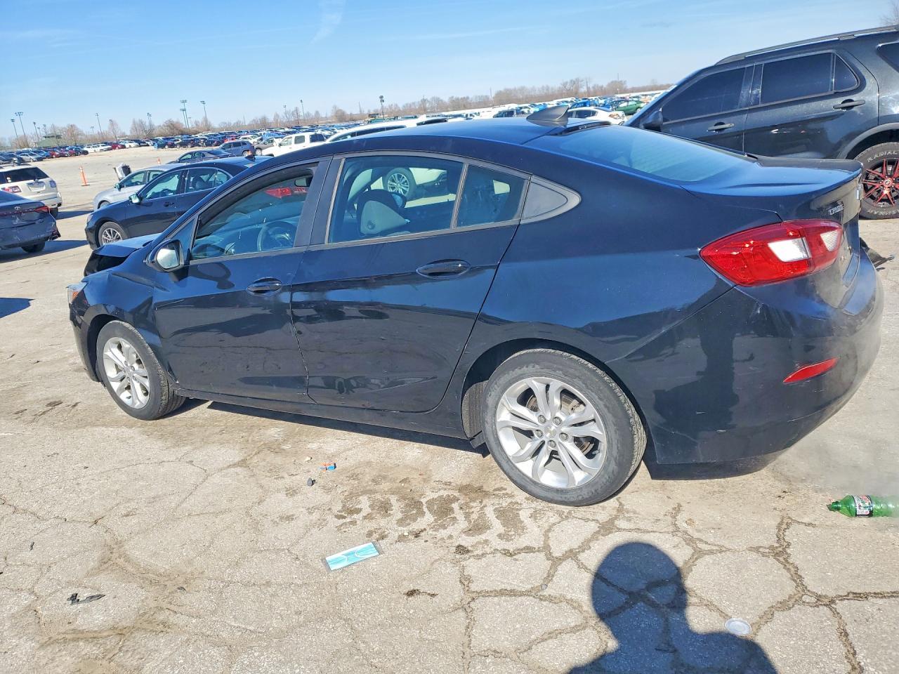 2019 Chevrolet Cruze Ls - Фото 2