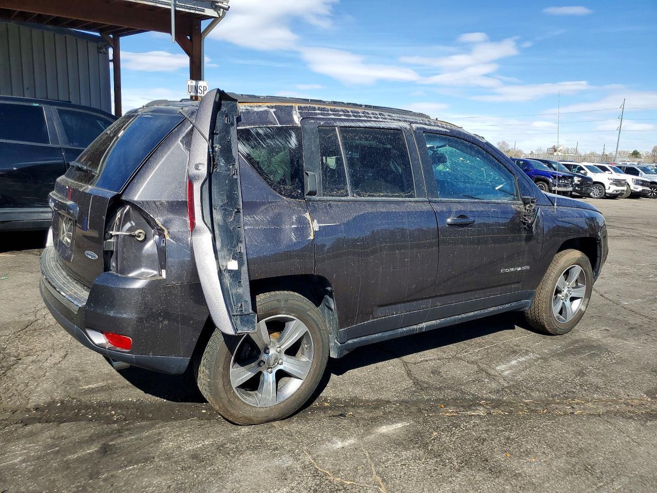 2017 Jeep Compass Latitude - Image 3
